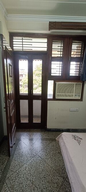 Room in 3 BHK Apartment at Rohini Sector 9 – for Sale