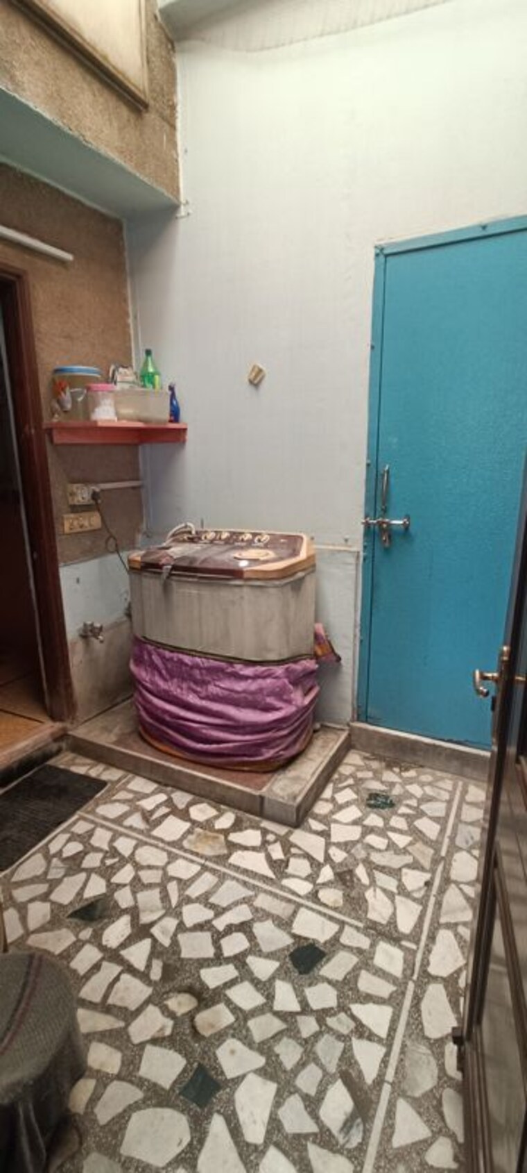 Bathroom, rohini sector 9 3 Bedroom 1300 Sq.Ft. Apartment In Rohini Sector 9 Delhi 10436010