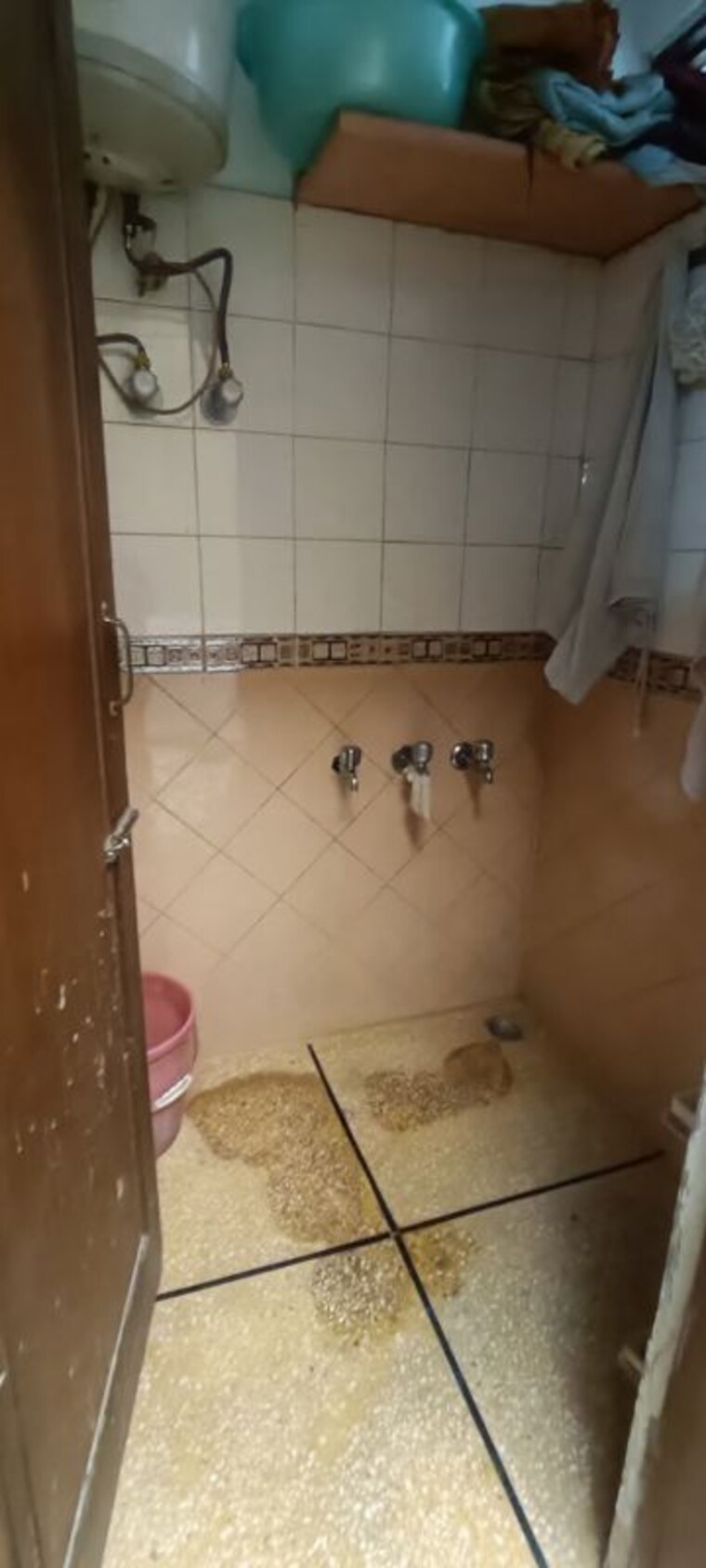 Bathroom, rohini sector 9 3 Bedroom 1300 Sq.Ft. Apartment In Rohini Sector 9 Delhi 10436010