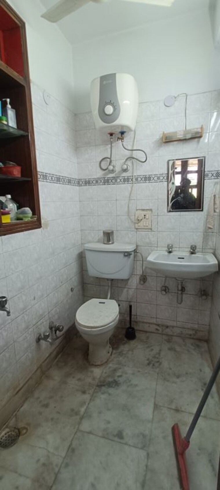 Bathroom, rohini sector 9 3 Bedroom 1300 Sq.Ft. Apartment In Rohini Sector 9 Delhi 10436010