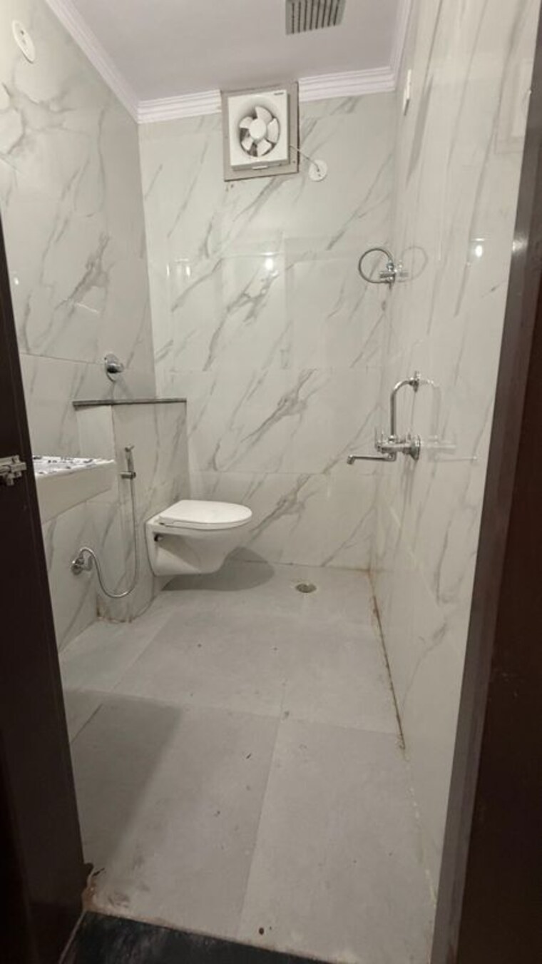 Bathroom, chattarpur 2 Bedroom 800 Sq.Ft. Builder Floor In Chattarpur Delhi 10436029