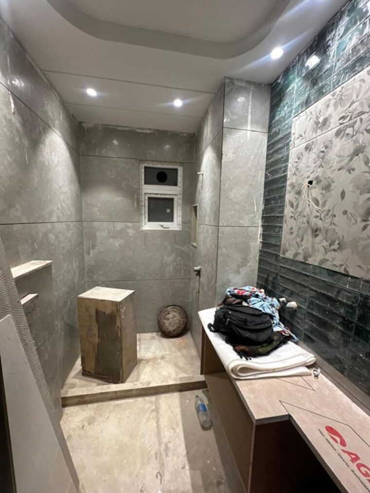 Washroom, new rajinder nagar 3 Bedroom 200 Sq.Yd. Builder Floor In New Rajinder Nagar Delhi 10436024