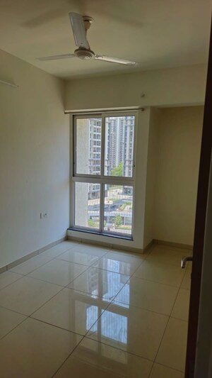 Room in 1 BHK Apartment at Metropolis Bayside, Kasarvadavali – for Rent