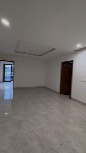 Living Room in 4 BHK Builder Floor at Sector 2 – for Rent