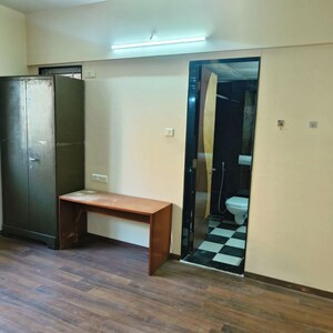 Room in 4 BHK Apartment at Magarpatta Laburnum Park, Hadapsar – for Rent