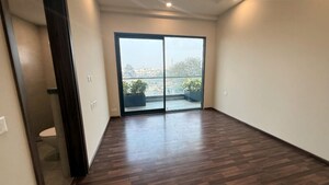 Room in 4 BHK Apartment at Gulshan Avante, Sector 16b Greater Noida – for Sale