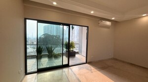 Room in 4 BHK Apartment at Gulshan Avante, Sector 16b Greater Noida – for Sale