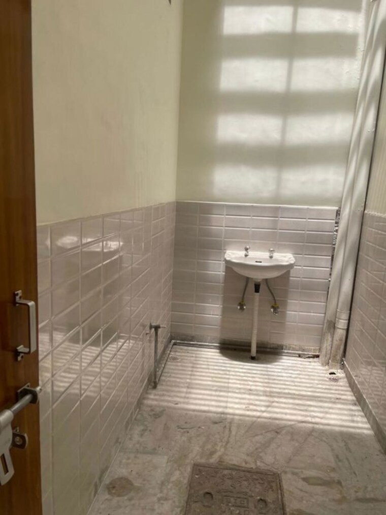 Bathroom, azeagaia-botanica 3 Bedroom 1450 Sq.Ft. Apartment In Vrindavan Yojna Lucknow 10435950