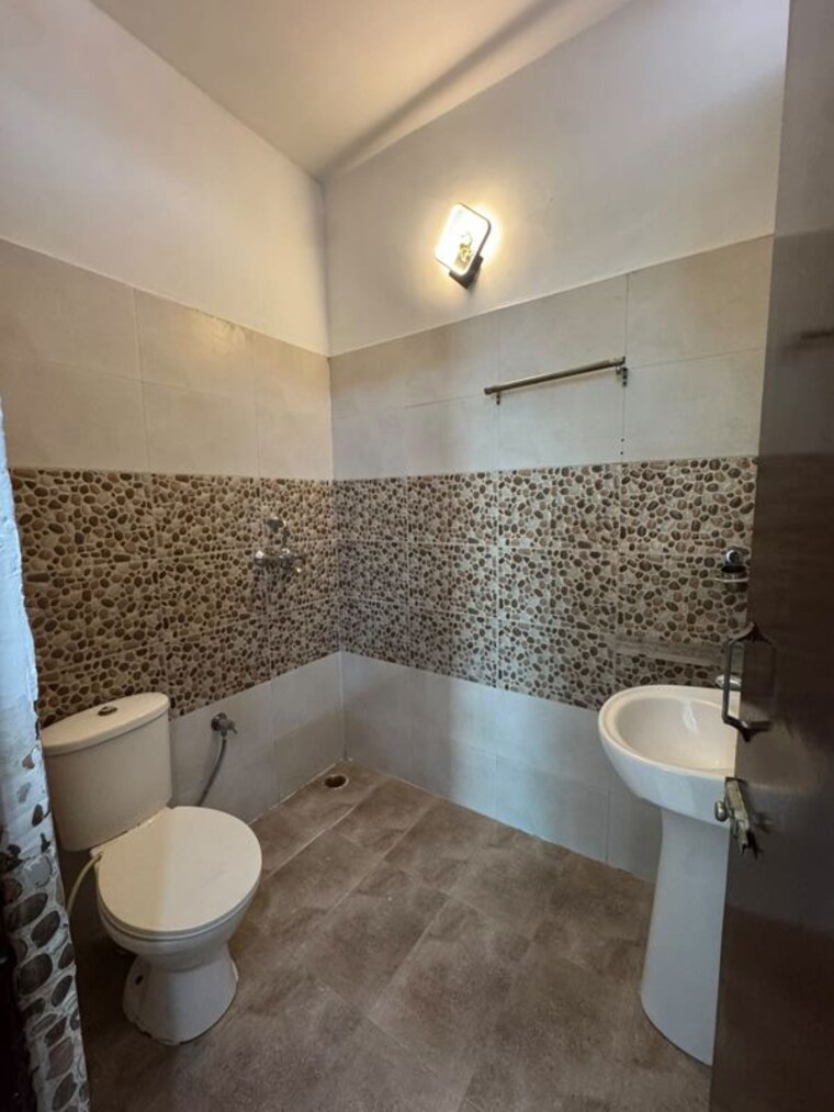 Bathroom, sector 20 2 Bedroom 1300 Sq.Ft. Builder Floor In Sector 20 Panchkula 10436143