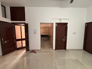 Room in 3 BHK Builder Floor at Sector 17 – for Sale