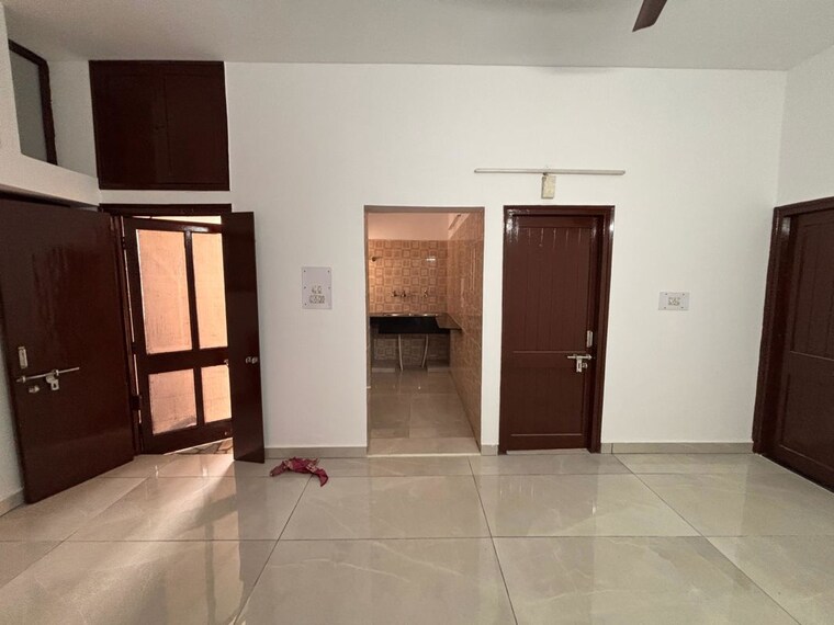 Room, sector 17 3 Bedroom 250 Sq.Ft. Builder Floor In Sector 17 Panchkula 10436159