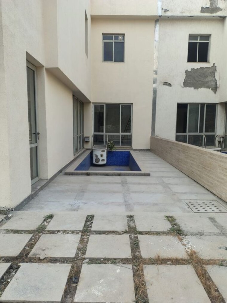 undefined, unitech-uniworld-resorts-the-residences 4 Bedroom 500 Sq.Yd. Villa In Sector 33 Gurgaon 10436069