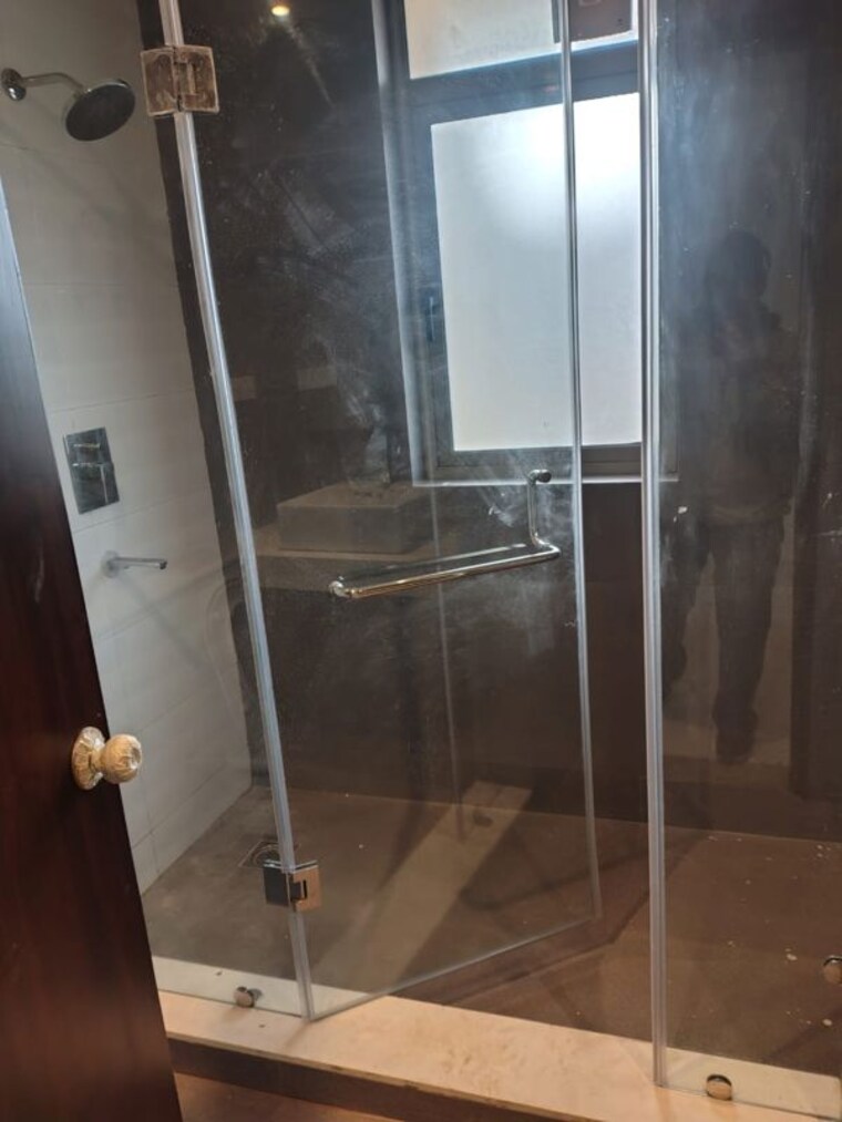 Bathroom, unitech-uniworld-resorts-the-residences 4 Bedroom 500 Sq.Yd. Villa In Sector 33 Gurgaon 10436069