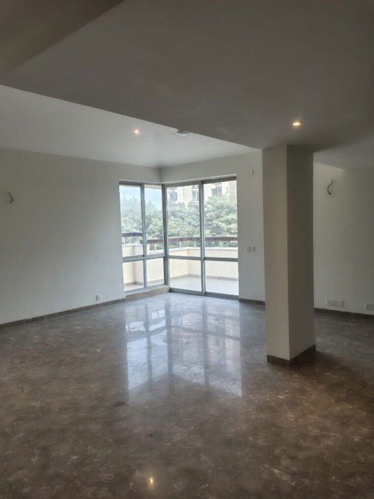 Room, unitech-uniworld-resorts-the-residences 4 Bedroom 500 Sq.Yd. Villa In Sector 33 Gurgaon 10436069