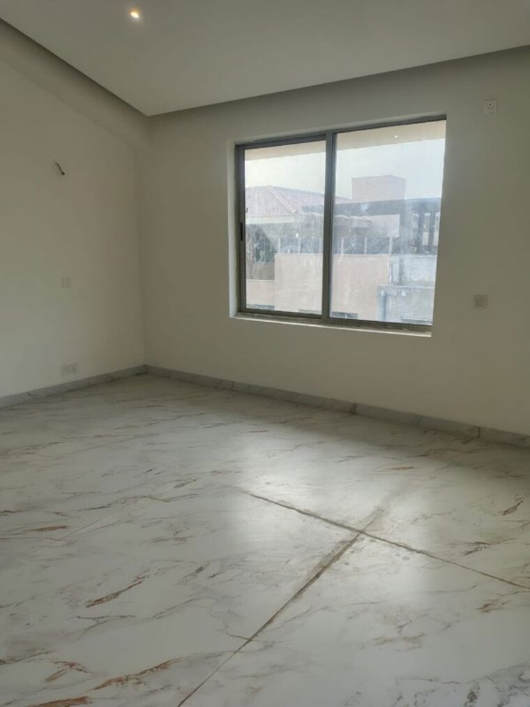 Room, unitech-uniworld-resorts-the-residences 4 Bedroom 500 Sq.Yd. Villa In Sector 33 Gurgaon 10436069