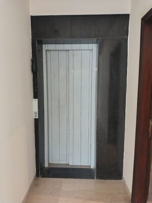 Building Lobby in 4 BHK Villa at Unitech Uniworld Resorts-The Residences, Sector 33 – for Rent