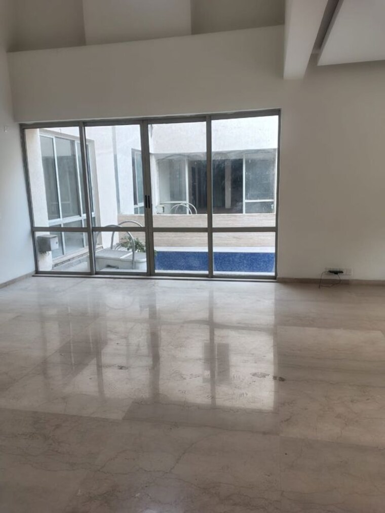 Room, unitech-uniworld-resorts-the-residences 4 Bedroom 500 Sq.Yd. Villa In Sector 33 Gurgaon 10436069
