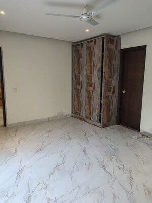 Room in 4 BHK Villa at Unitech Uniworld Resorts-The Residences, Sector 33 – for Rent