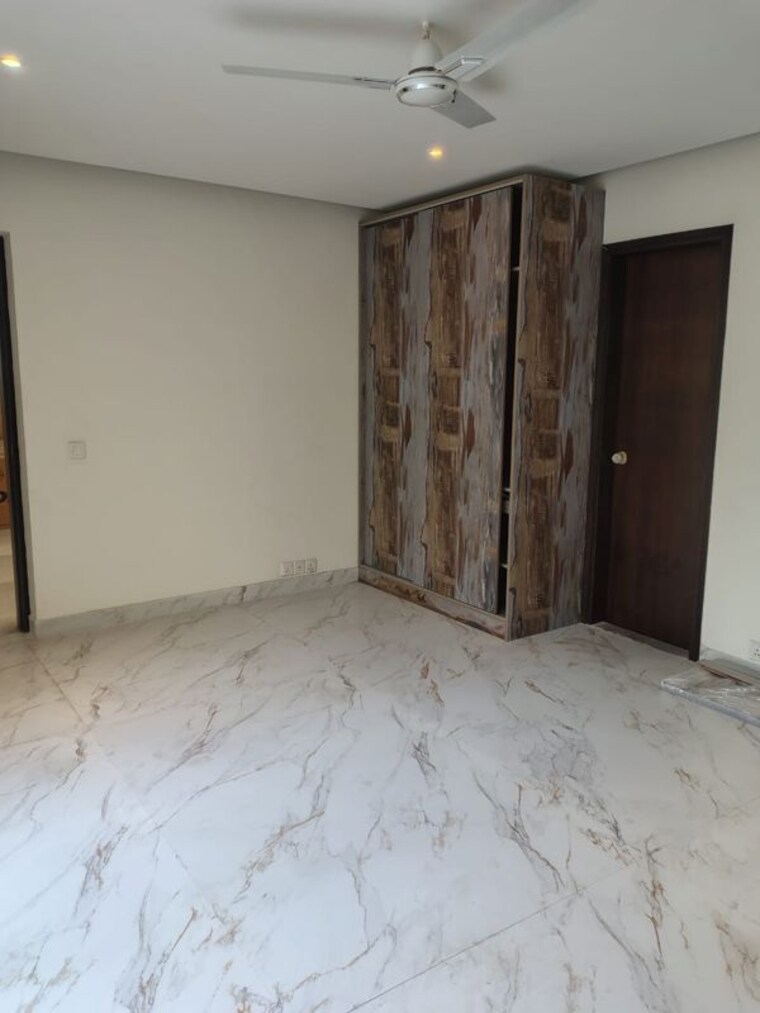 Room, unitech-uniworld-resorts-the-residences 4 Bedroom 500 Sq.Yd. Villa In Sector 33 Gurgaon 10436069