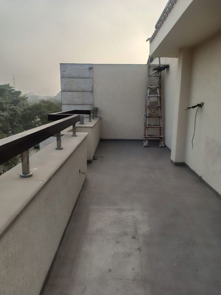 Balcony, unitech-uniworld-resorts-the-residences 4 Bedroom 500 Sq.Yd. Villa In Sector 33 Gurgaon 10436069