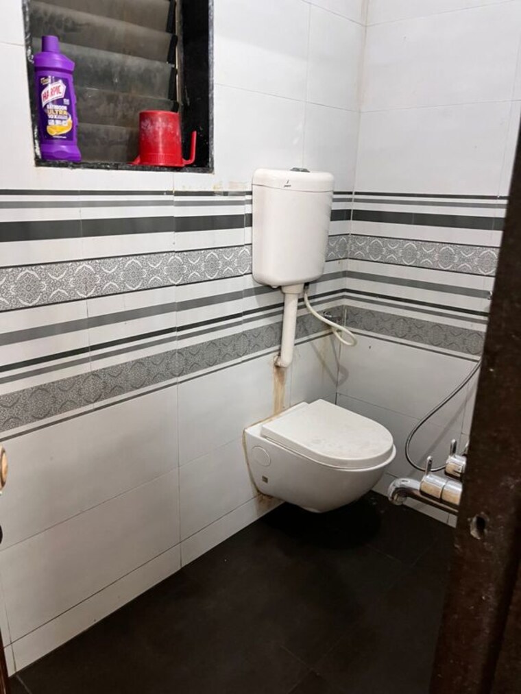 Bathroom, dharti-chs-tilak-nagar 1.5 Bedroom 550 Sq.Ft. Apartment In Tilak Nagar Mumbai 10436176