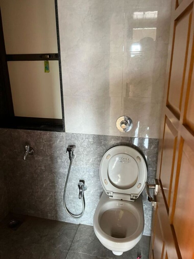 Bathroom, conwood-astoria 1 Bedroom 450 Sq.Ft. Apartment In Goregaon East Mumbai 10436197