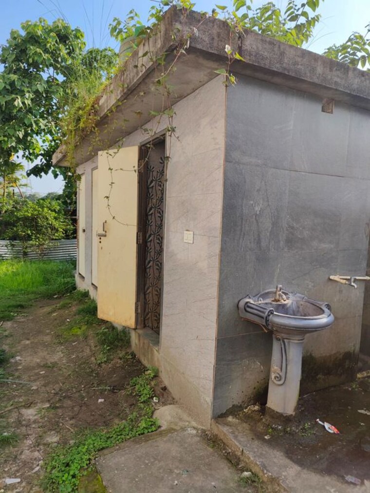 Bathroom, fulbari Commercial Warehouse 66000 Sq.Ft. In Fulbari Siliguri 10398019