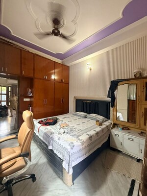 Bedroom in 2.5 BHK Villa at Sector 23 – for Rent