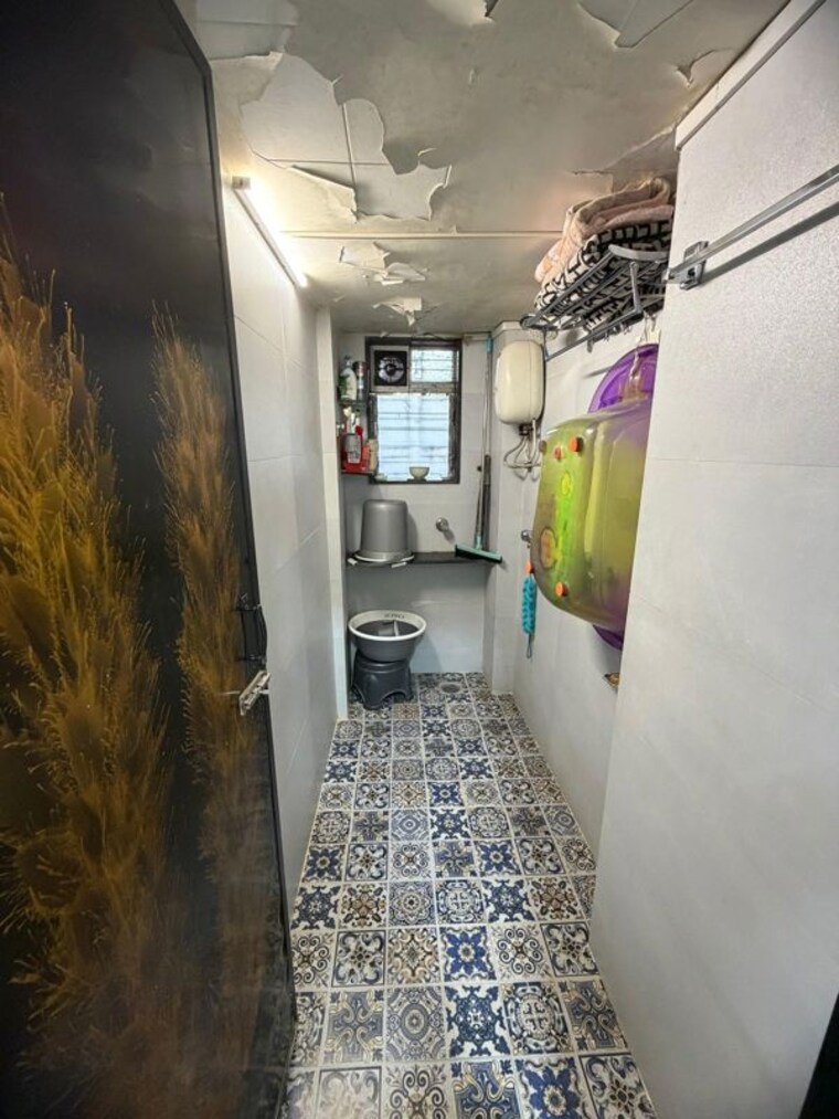 Bathroom, bhagya-apartments 2 Bedroom 710 Sq.Ft. Apartment In Andheri West Mumbai 10436274