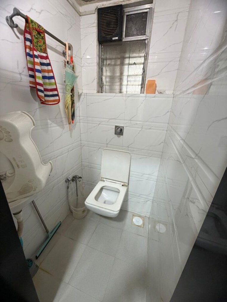 Bathroom, bhagya-apartments 2 Bedroom 710 Sq.Ft. Apartment In Andheri West Mumbai 10436274