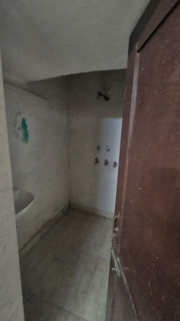 Bathroom, pitampura 2 Bedroom 800 Sq.Ft. Builder Floor In Pitampura Delhi 10436289