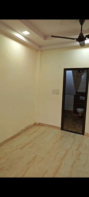 1 RK Builder Floor For Rent in Rohini Sector 7