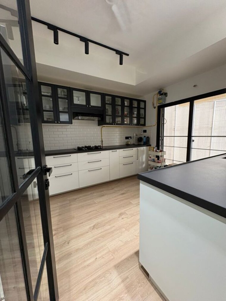 Balcony, shivraj-height 3.5 Bedroom 2000 Sq.Ft. Apartment In Khar West Mumbai 10436388