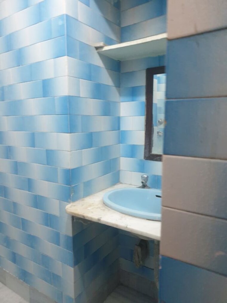 Bathroom, dwarka-complex 3 Bedroom 200 Sq.Ft. Builder Floor In Sector 16 Faridabad 10436382