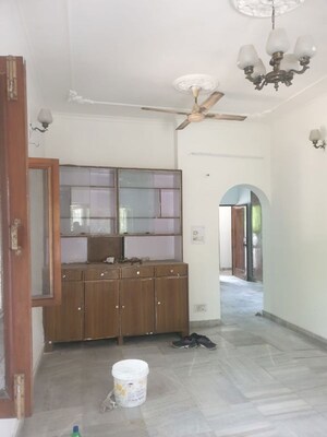 Room in 3 BHK Builder Floor at Dwarka Complex, Sector 16 – for Rent