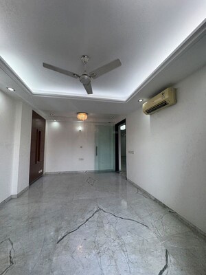 Room in 3 BHK Builder Floor at Greater Kailash I – for Rent