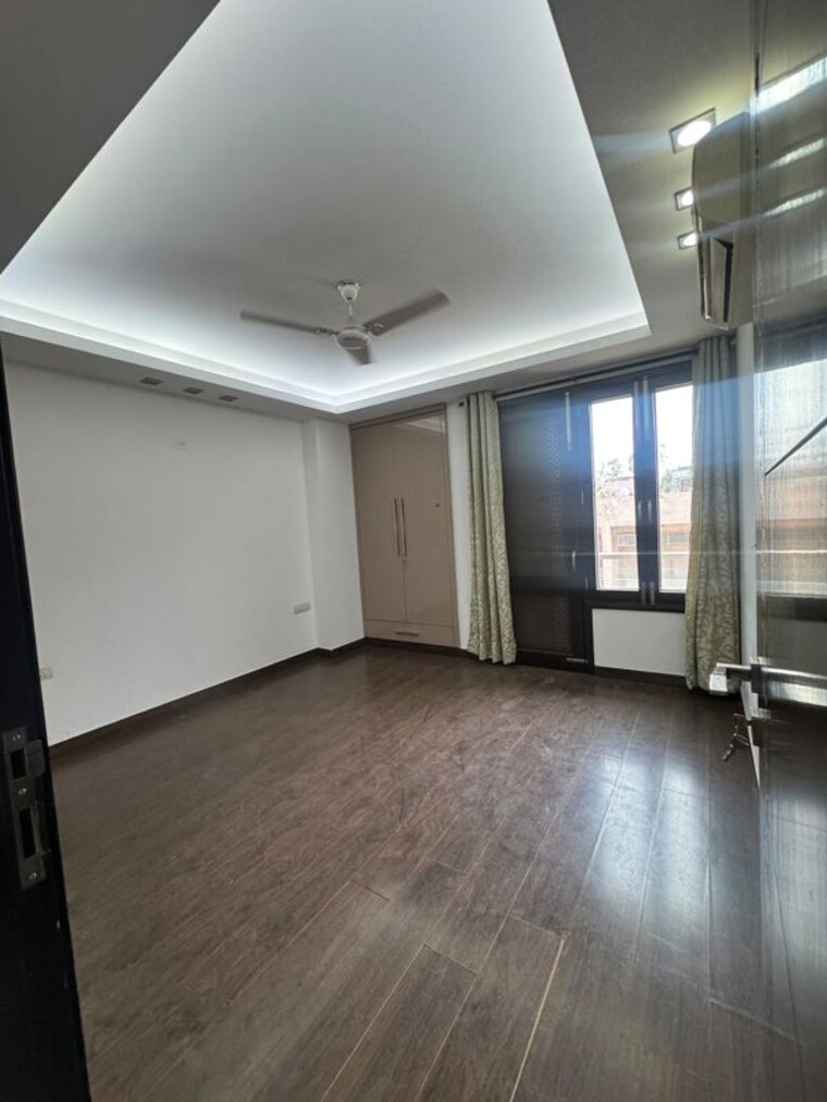 Room, greater kailash i 3 Bedroom 208 Sq.Ft. Builder Floor In Greater Kailash I Delhi 10436411