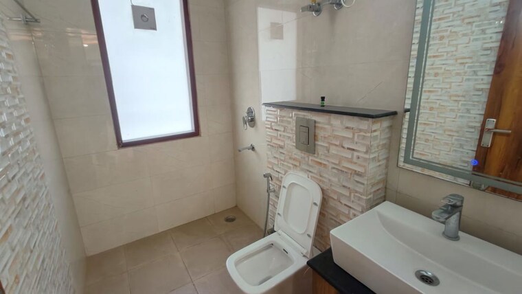 Bathroom, vipul-world-floors 3 Bedroom 2200 Sq.Ft. Apartment In Sector 48 Gurgaon 10436396