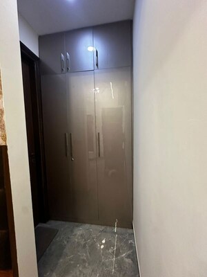 Furnished Amenities in 1 BHK Builder Floor at Sector 52 – for Rent