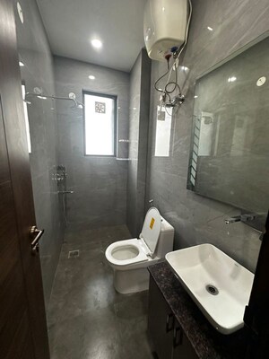 Bathroom in 1 BHK Builder Floor at Sector 52 – for Rent