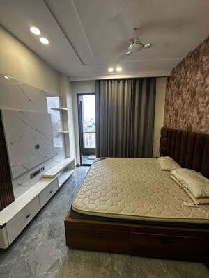 Bedroom in 1 BHK Builder Floor at Sector 52 – for Rent