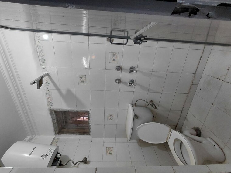 Bathroom, vasant kunj 1 Bedroom 550 Sq.Ft. Apartment In Vasant Kunj Delhi 10436383