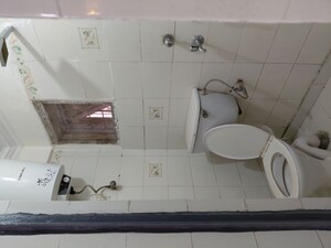 Bathroom in 1 BHK Apartment at Vasant Kunj – for Rent