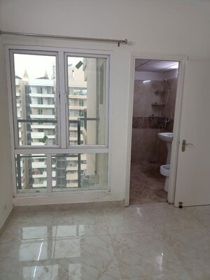 Room in 2 BHK Apartment at Gaurs Siddhartham, Siddharth Vihar – for Rent