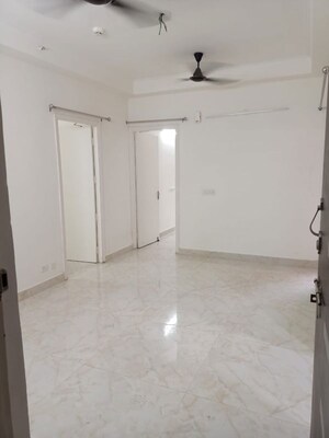 Room in 2 BHK Apartment at Gaurs Siddhartham, Siddharth Vihar – for Rent