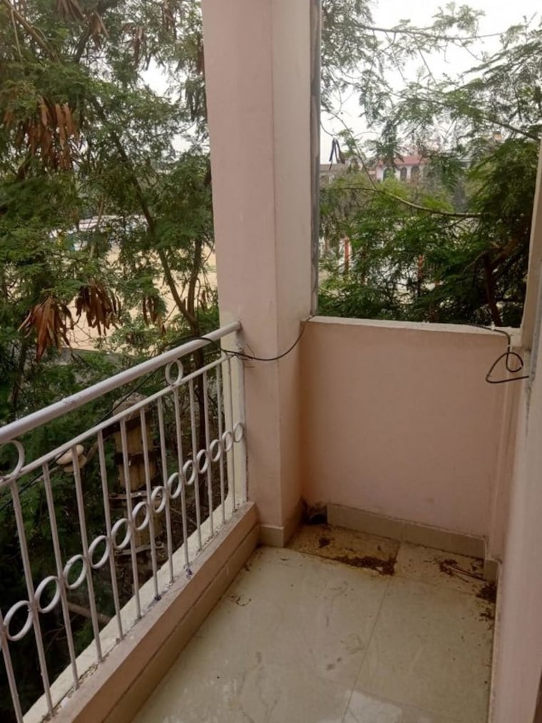 Balcony, sector 9a 2 Bedroom 168 Sq.Yd. Builder Floor In Sector 9a Gurgaon 10436476