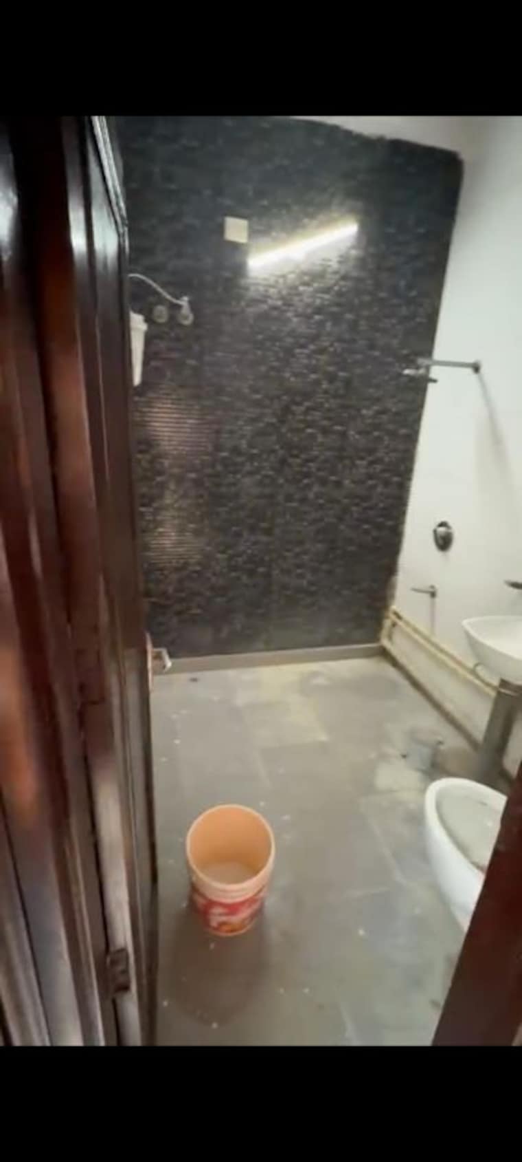 Bathroom, pitampura 2 Bedroom 1000 Sq.Ft. Builder Floor In Pitampura Delhi 10436479