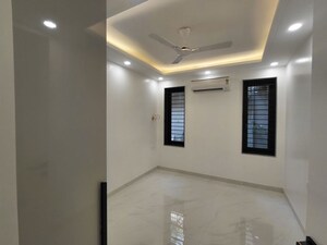 Room in 4 BHK Apartment at Vasant Kunj – for Sale