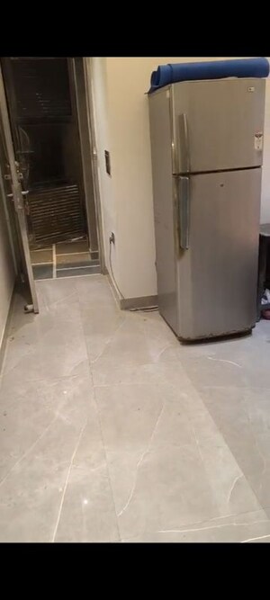 Room in 1 BHK Builder Floor at Shalimar Bagh – for Rent