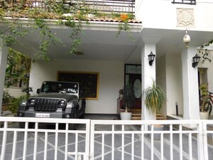 Parking in 6 BHK Villa at Jubilee Hills – for Sale